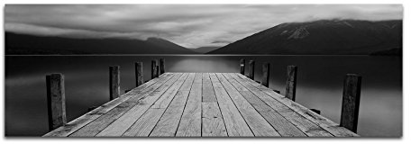 Leinwandfoto als Panorama SCHWARZ/WEISS 150x50cm See Berge Steg Dämmerung Wolken