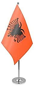 AZ FLAG Tischflagge Albanien 22x15 cm Albanische Satin Metallsockel | Für innen Tischflagge Shqipëri genähte Ausführung mit verstärkten Kanten mit Mast