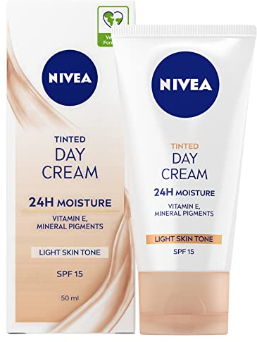 NIVEA Getönte feuchtigkeitsspendende Tagescreme im 4er-Pack (4 x 50 ml), mit Vitamin E angereicherte getönte Feuchtigkeitspflege mit LSF 15, Skin Care Essentials