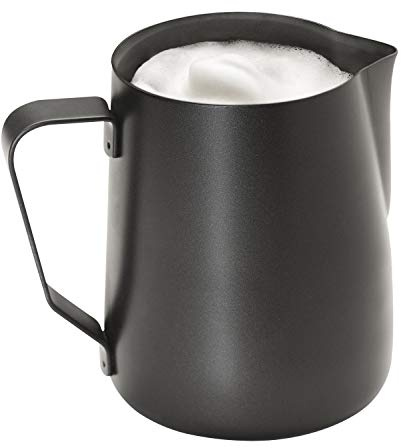 APS Milchkännchen – Hochwertige, antihaftbeschichtete Milchkanne aus rostfreiem Edelstahl – Perfekt für die Herstellung von Milchschaum - Universalkanne schwarz 600 ml