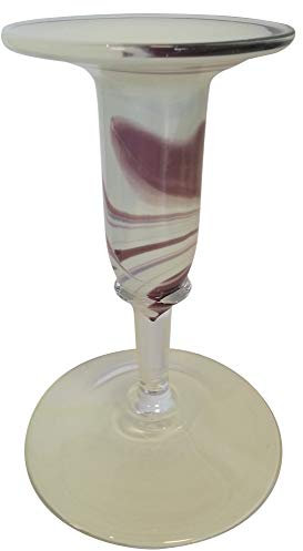 Candelabro de cristal coloreado de pie de cristal claro, candelero decorativo de vidrio soplado a boca en el colour violeta, blanco de marol, altura cerca 17 cm, disenado y fabricado por Oberstdorfer Glashütte