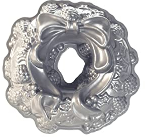 Nordic Ware 85348 Platinum Holiday Wreath Bundt Pan,Silver