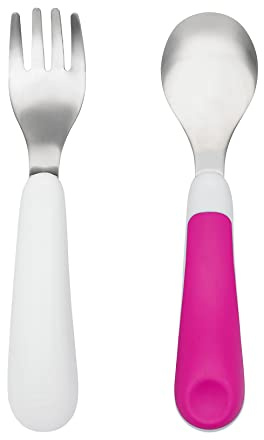 <b>Description du produit</b>: Set fourchette et cuillere en inox, manche en plastique, forme ergonomique, manche non glissant, ne glissera pas dans l'assiette. Sans bpa, sans phtalate, sans pvc. Passe au lave vaisselle