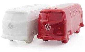 BRISA VW Collection - T1 Bulli Bus Salz- & Pfefferstreuer 2er Set | Volkswagen Gewürzstreuer 3D Auto Modell Deko, Nachfüllbar Esstisch Küche Kochen Camping in Geschenkbox, Keramik, Weiß/Rot