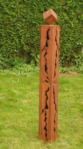 Gartendekoshop24 - Gartendeko Metall, Rost, Würfel-Skulptur, 125 cm, für draußen. Handgefertigte Gartenskulptur mit Würfel aus Edelrost. Gartendeko als Geschenk, Outdoor, wetterfest. -