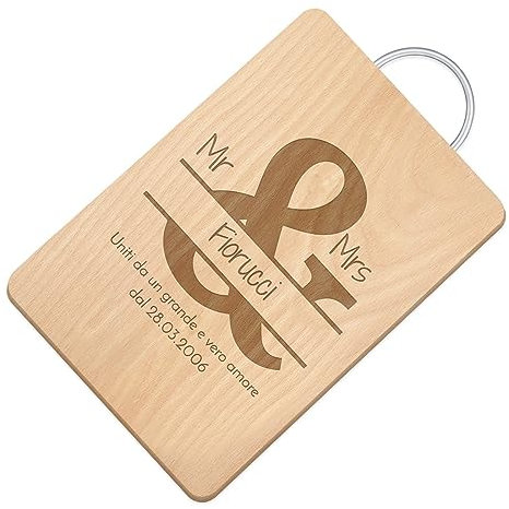 Maverton Tagliere di legno incisione personalizzata - Battilardo classico con manico - tagliere legno formaggi - Gadget cucina per coppia - Taglieri rettangolari 32 x 25 cm - Mr & Mrs