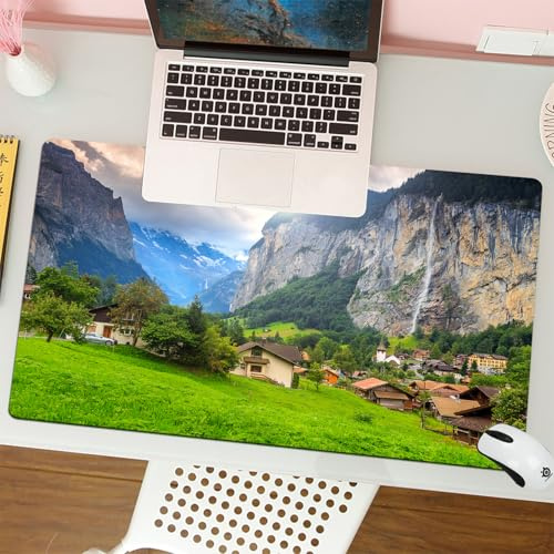 QRFASFZO Alfombrilla Ratón,XXL 80x30 cm Mouse Pad Grande Gaming, Alfombrilla Antideslizante,Tapete Escritorio con Bordes Cosidos,Granja, Pueblo sobre Las Rocas con la Cascada de Fondo, Picos Europeos