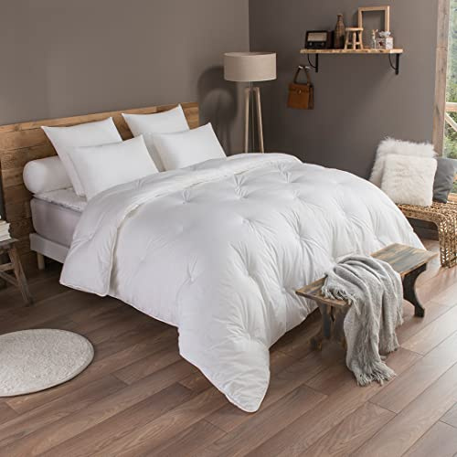 DODO - Couette Tempérée Confort Hôtel 240x260 cm - Garnissage Fibre VOLUM'AX Gonflant Exceptionnel 265g/m² - Extra Douce - Enveloppe 100% Coton - Lit 2 Personnes - Piquage Capiton