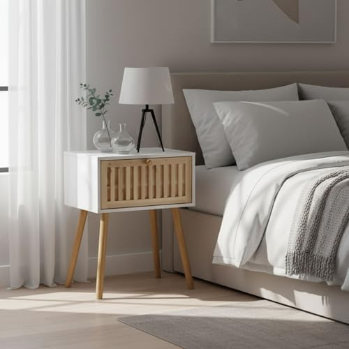 INDE MOBLEKIT | Mesita de Noche Blanca con Cajón de Listones Bambú, 40x30x52 cm, Mesilla Estilo Nórdico para Dormitorio o Salón, Mesa Auxiliar Madera Compacta, Mesitas de Noche Modernas