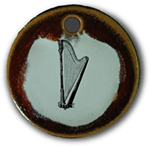 Schöner Keramik-Anhänger „Harfe“ in rot marmoriert; Schmuck Kette Kettenanhänger Geschenk Kunsthandwerk Keramik rund Talisman Halskette Aufmerksamkeit Mitbringsel individuell