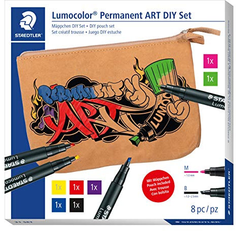 STAEDTLER Permanent ART DIY Set Lumocolor, höchste Farbbrillanz, wisch- und wasserfest auf fast allen Flächen, Set aus 7 Lumocolor permanent Marker und Kraftpapier Mäppchen, 31 SET