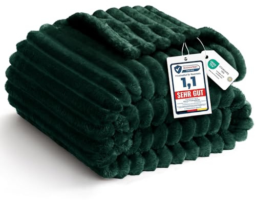 WAVVE Kuscheldecke 220x240 cm - Waldgrün - Weiche Flanell Fleecedecke, Sofadecke & Couchdecke, Warme Korddecke für Wohnzimmer Deko, Sofaüberwurf Tagesdecke, XXL Große Decke