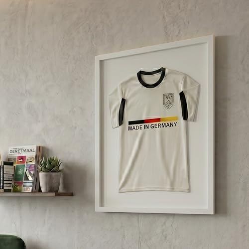 K-Möbel Cornice per maglia da calcio Premium in vero legno Bianco 40x50 cm per bambini e fan - Made in Germany - Teca maglia calcio con sfondo bianco e cornice extra larga - Quadro maglia calcio