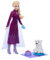 Mattel Disney Die Eiskönigin ELSA-Modepuppe und Bärenjunges-Figur mit 4 Zubehörteilen, einschließlich Tierbett und Bettdecke, inspiriert von den Tieren aus Arendelle, JFG16