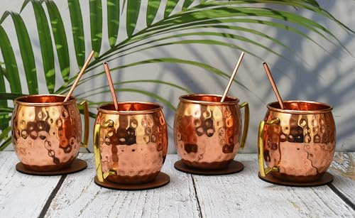 India House– Moscow Mule 16 oz koppset | Cocktail koppset | 100 % koppar med mässingshandtag | kopparglas | party gåva uppsättning med 4 hammered mugg – mässingshandtag (4 brickor, 4 straw fria))