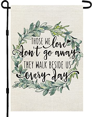 Drapeau de jardin Memorial Day 30,5 x 45,7 cm double face pour tombe extérieure avec inscription « Those We Love Don't Go Away, They Walk Beside Us Every Day CF507 »