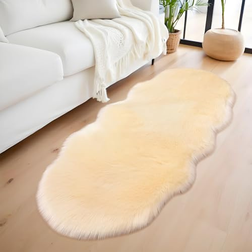 AIMECO kunstfell Teppich Faux Lammfell Schaffell Teppich Flauschiger Haarig Wohnzimmer Deko Weicher Fell Carpet für Stühle Sofa Schlafzimmer Kinderzimmer.Beige 60 x 90 cm