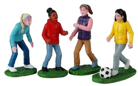 LEMAX Set mit 4 „Girls Soccer Game“-Figuren aus Harz, H6,1 x 10,8 x 4,8 cm