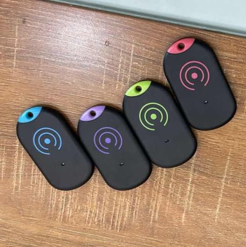 Esky Ultra Slim Schlüsselfinder, Key Finder mit 80dB Piepton – 2-Fach Empfänger zum Finden von Schlüsseln, Fernbedienung, Geldbörse, Haustieren & Handy Inklusive Batterien