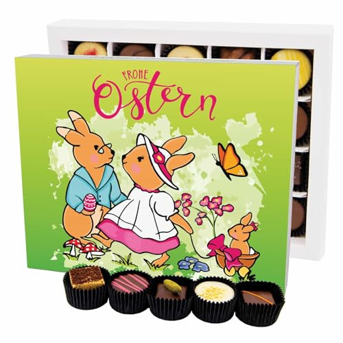 Hallingers Genuss Manufaktur Pralinen Oster-Geschenk - ohne Alkohol, handmade aus Confiserie-Edelkakao in wertiger XL-Geschenkbox Hasenfamilie, Ostern Körbchen für Frauen Männer