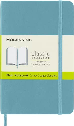 Moleskine Classic Notebook, Taccuino con Pagine Bianche, Copertina Morbida e Chiusura Elastica, Formato Pocket 9 x 14 cm, Colore Azzurro, 192 Pagine