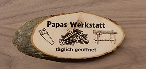 Papas Werkstatt - täglich geöffnet Baumscheibe Rindenscheibe Spruch Gravur Schild Geschenk Holz Erle unbehandelt + Aufhänger Papa Vatertag (1002 32-40 cm)