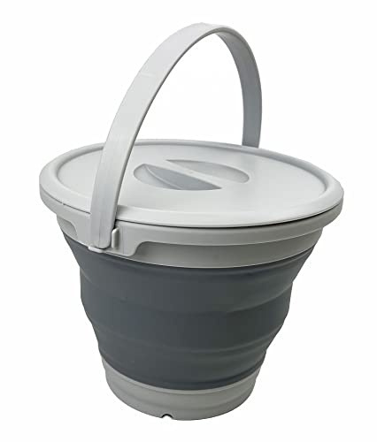 SAMMART 5,5 l zusammenklappbarer Kunststoffeimer mit Deckel – Faltbare runde Wanne mit Deckel – tragbarer Wassereimer zum Angeln – platzsparender Wassertopf für den Außenbereich. (Grau)