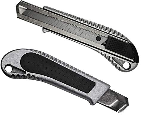 HELO 100 x Profi Cuttermesser Teppichmesser Set aus Aluminium mit 18 mm breiter Abbrechklinge, Klingenführung aus Metall, ergonomisch geformter Anti-Rutsch Gummi Griff - Farbe: Silber