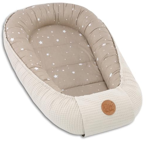 Baby Nest Pod Bassinet Lounger – 90x50 cm Sleep Pod Newborn 0-36 Months Portable Co Sleeper Travel Furniture Cozy Snuggle Breathable Cotton Wafel Beige with white stars