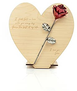Forging Art Bcn® Rose aus Schmiedeeisen auf Holzherzrahmen mit personalisierter Gravur - Geschenk zum Muttertag, Valentinstag, Hochzeitstag, Eiserne Hochzeit (Holzherz)