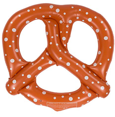 GOODS+GADGETS® XXL Schwimmbrezel Ø 140cm Schwimmreifen für Erwachsene | Platz für 3 Personen, witziges Schwimmbrezn-Design aus robustem PVC, aufblasbares Pool Spielzeug, in Bayern-Geschenkbox