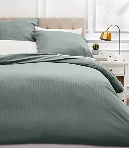 Amazon Basics Parure de Lit King Size 3 Pièces en Microfibre, Housse de Couette 240 x 260 cm et 2 Taies d'oreiller 65 x 65 cm, Gris Foncé Rayé