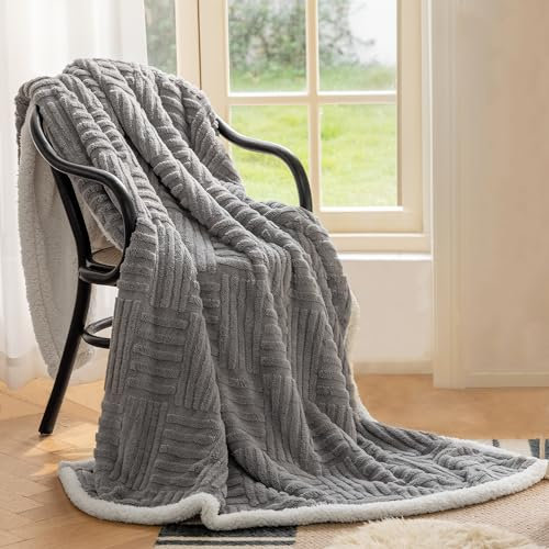 Homebliss Coperta Plaid Pile Sherpa 130 x 150 cm, Coperta Calda e Confortevole Flanella- Certificata Oeko-TEX®, Copri Divano,Copriletto,Plaid Singolo Divano Fluffy di Alta qualità-Grigio Chiaro