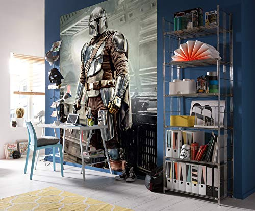 Komar Star Wars Vlies Fototapete - Mandalorian Fight Posture - Größe: 200 x 280 cm (Breite x Höhe) - Kindertapete, Kinderzimmer, Tapete - IADX4-023