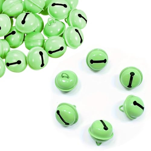 Lot de 50 clochettes rondes en métal vert émeraude pour loisirs créatifs, petites cloches de Noël colorées pour Noël, carillon éolien, bijoux, ornements de vacances, décoration de fête