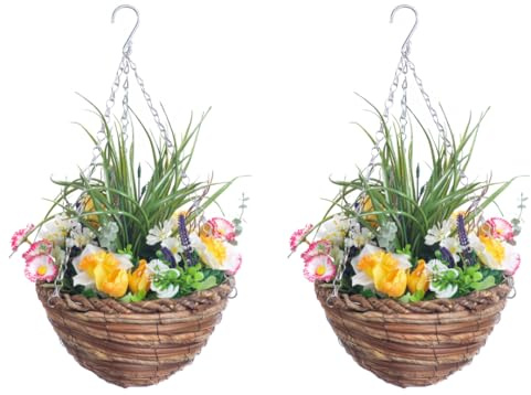 Ett par bästa konstgjorda blandade ängblommor visas i 25 cm vävda dekorativa hängande korgar (vit (gräs))