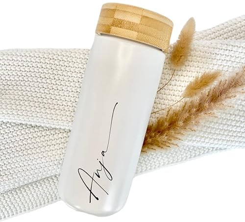 Manufaktur Liebevoll - Personalisierter Kaffeebecher to go, Keramikbecher mit Name u. Bambus Deckel, Geschenk zum Geburtstag, Dankeschön, Geschenkidee für Frauen, beste Freundin, Kollegin (Name)