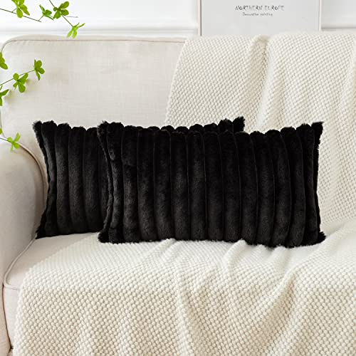 Sungeek Set of 2 Black Faux Rabbit Fur Cushion Covers 30x50 cm, Soft Cozy Plush Striped Decorative Throw Pillow Covers 12x20 inch Velvet Lumbar Pillowcases for Sofa Bedroom
