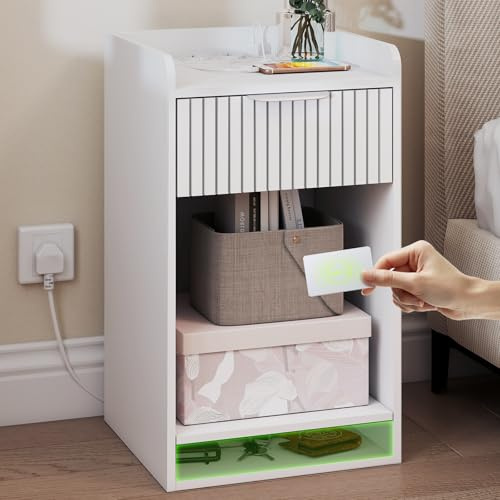 YOSHOOT Nattduksbord med laddningsstation NFC-lås, byrå med dolt fack för förvaring av värdesaker, sidobord med förvaringslåda, öppen hylla för vardagsrum, sovrum, 35 x 35 x 60 cm (vit)