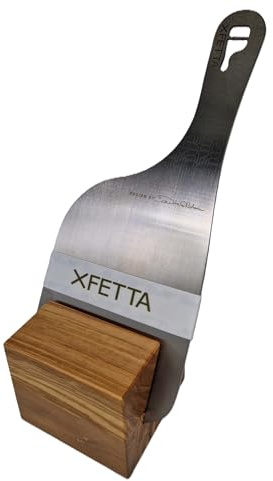 Set per tartufi composto da un affettaTartufi XFETTA ed una base in legno di Ulivo. La lama dell'affettatartufi è fissa e liscia in acciaio Nitro-B. Disegnato da Davide Oldani.
