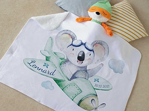 GRAZDesign Babydecke mit Namen, personalisierte Geschenke Baby, Junge und Mädchen, Baby Decke Neugeborenen Krabbeldecke - Flugzeug mit Koalabär