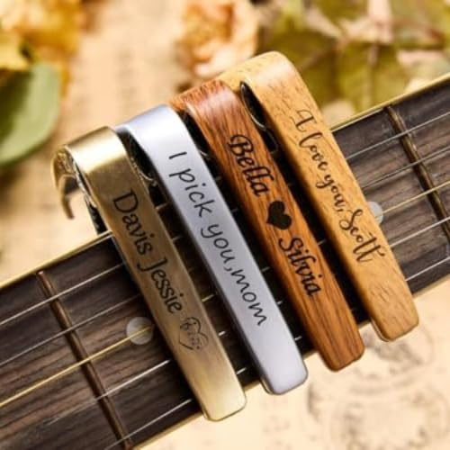 Personalisierter Metall-Gitarren-Kapodaster mit Holzmaserung, individueller Kapodaster für Gitarre, Geburtstagsgeschenk, Geschenk für Gitarristen, Vatertag, Hochzeit, Jahrestag (1 Stück)