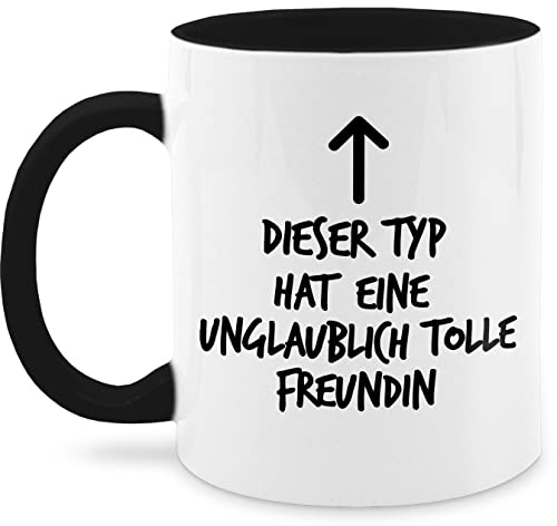 Tasse Tassen 325ml - Valentinstag Partner Freund & - Dieser Typ hat eine unglaublich tolle Freundin - 325 ml - Schwarz - partnertasse valentinstagstassen valentinstagsgeschenke this guy