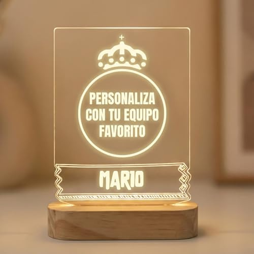 DEREGALOOS Lámpara LED Fútbol Personalizada. Base de Madera Natural. Luz Cálida Decorativa. Personaliza con Nombre y Escudo. Regalo Original para Niños, Aficionados y Dormitorio