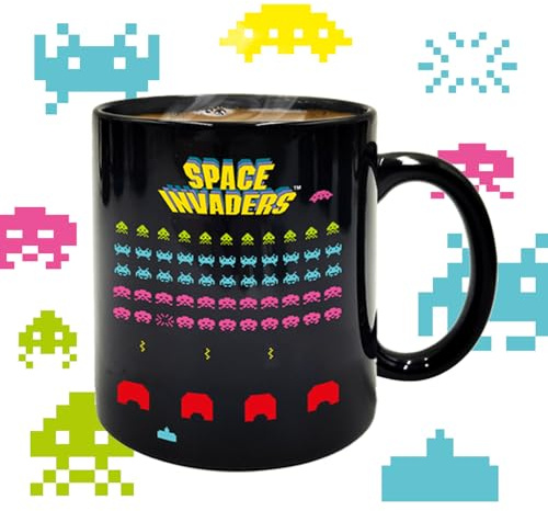Space Invaders Tasse mit Farbwechsel - Retro Deko für Fans von 80er Jahre Accessoires - 350ml Füllvolumen - Kaffeetasse für Nostalgiker - Space Invaders