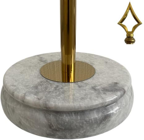 Pied pour drapeau avec mât et épandeur. Pied en marbre blanc et mât en inox doré brillante. Mât avec pointe lance. Poids pied 12kg. Diamètre pied Φ 310 mm. Hauteur max. 3,0m. Code MN1