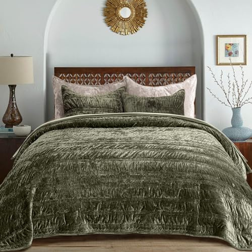 EVERGRACE Luxury Ruched Velvet Quilt King Size, Ultra Soft Bedspread Coverlet Set, Lightweight Velvet Comforter, Quilted Bedding Cover with 2 Matching Shams for All Season, Olive Green
