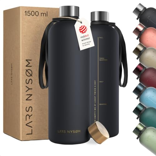 LARS NYSØM Trinkflasche 1 5l | Wasserflasche 1500ml | Ultraleichte Tritan Sport Flasche auslaufsicher, Kohlensäure geeignet - für Sport, Büro, Yoga | 2 Deckel inkludiert (Black/Gold, XL 1500ml)