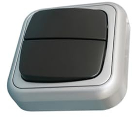 Doble interruptor de superficie, color plata-gris, ideal para controlar sistemas eléctricos en hogares y oficinas.