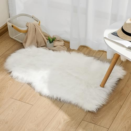 Ruedong Faux Fur Fell Teppich Schaffell Weiß 50x80 cm, Longhair Flauschiger Teppich Lammfell für Wohnzimmer Weicher Deko Schlafzimmer Stühle Sofa